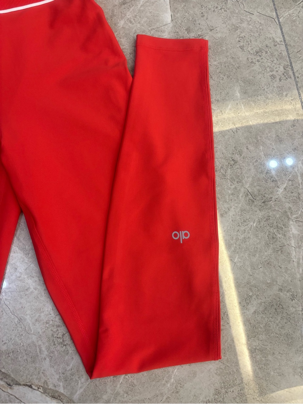 ALO Yoga Women's Red Leggings & Sports Bra Set - Picture 4 of 5
